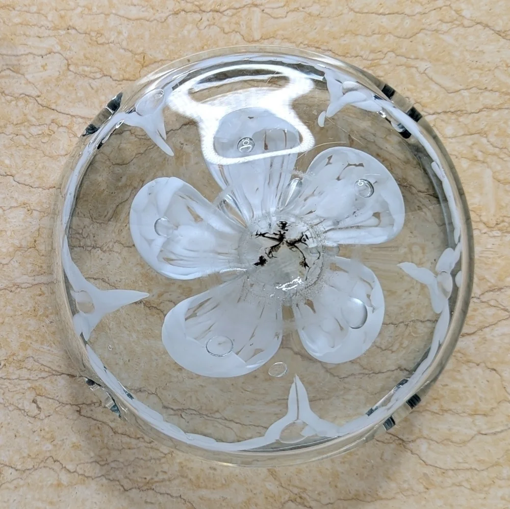 Vintage Art Clear Bubble Glass White Flower Heavy Ashtray Trinket Dish